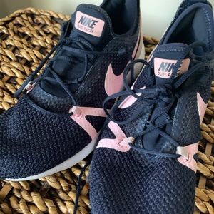 Used Big Kid Nike Dual racer sneakers